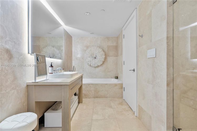 1 Hotel & Homes #1427 image #31