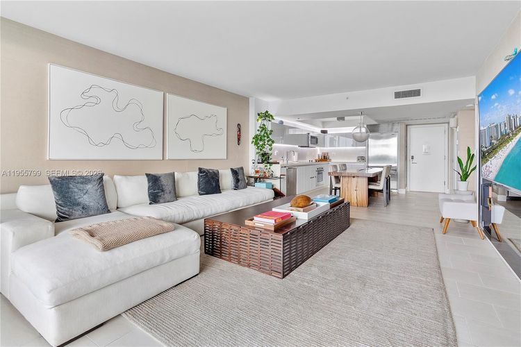 1 Hotel & Homes #1427 image #8