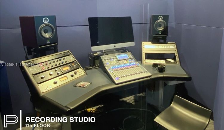 Paramount Miami Worldcenter #2401 image #37