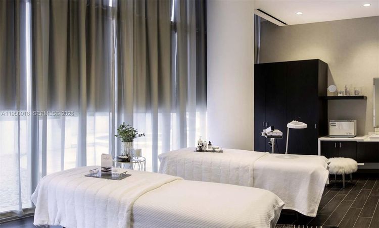 Paramount Miami Worldcenter #2401 image #41