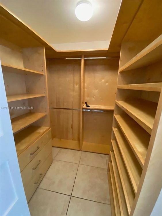 55 Merrick #552 image #33