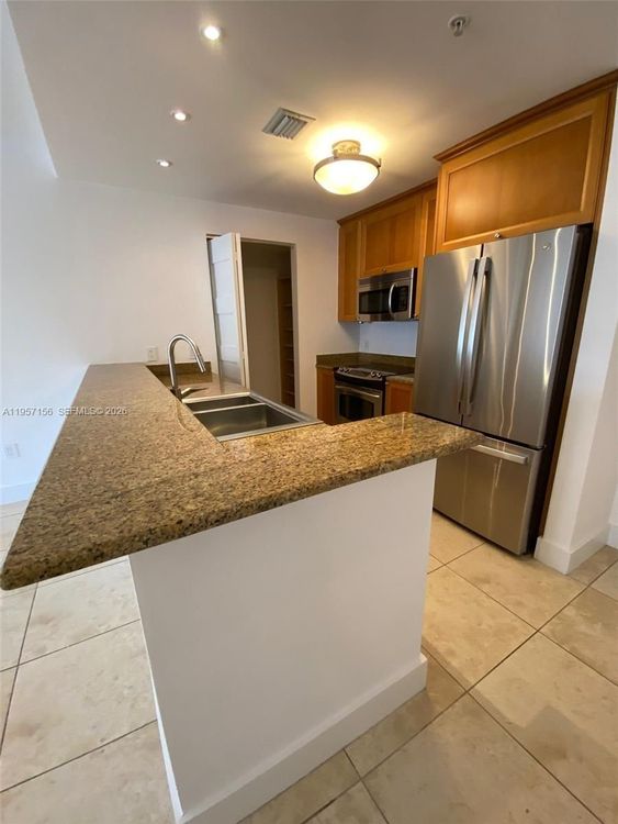 55 Merrick #552 image #9