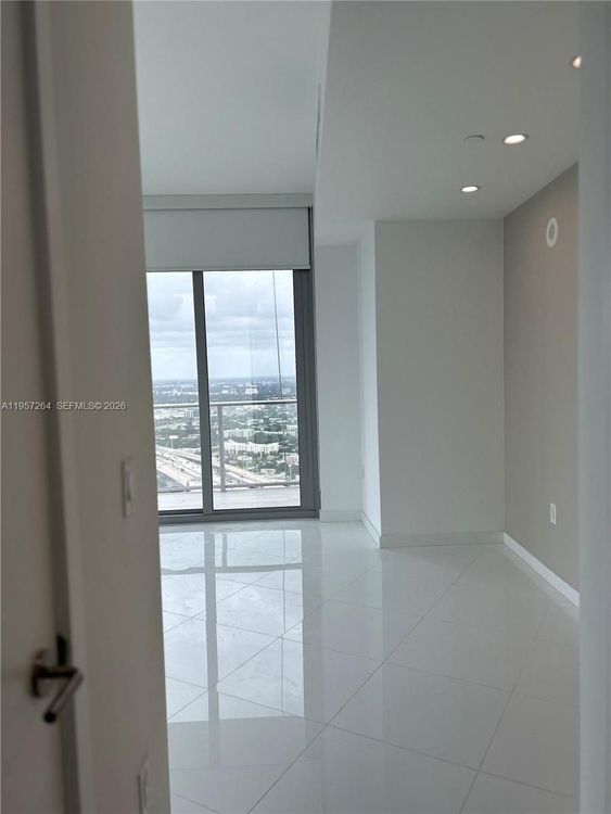 Paramount Miami Worldcenter #4302 image #12