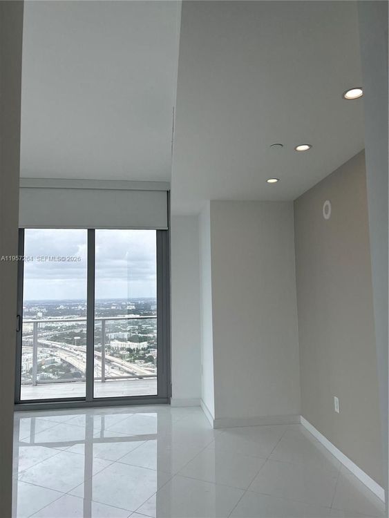 Paramount Miami Worldcenter #4302 image #15