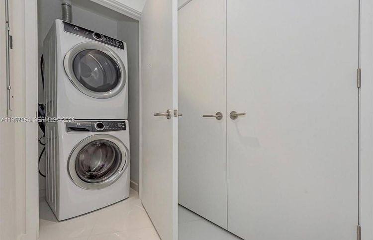 Paramount Miami Worldcenter #4302 image #19