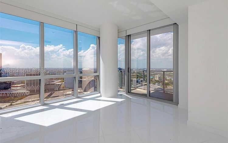 Paramount Miami Worldcenter #4302 image #20