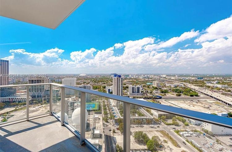 Paramount Miami Worldcenter #4302 image #22