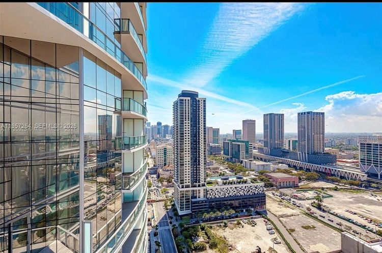 Paramount Miami Worldcenter #4302 image #24