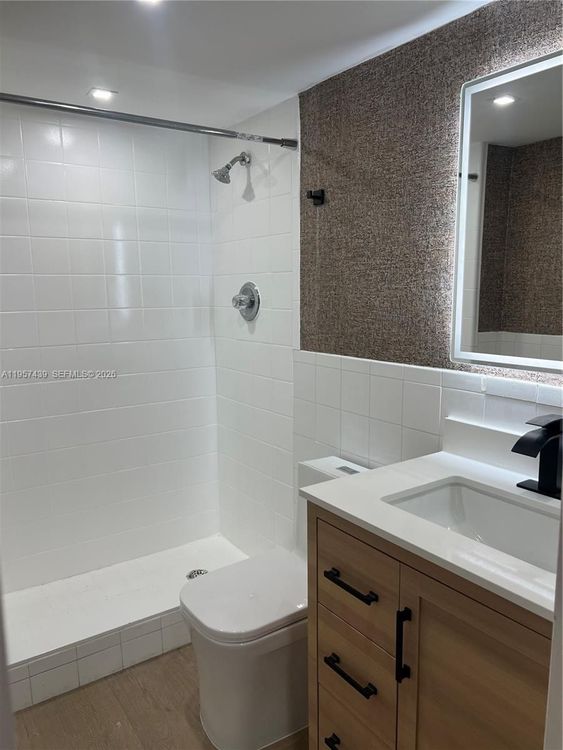 Plaza of the Americas #124 image #10