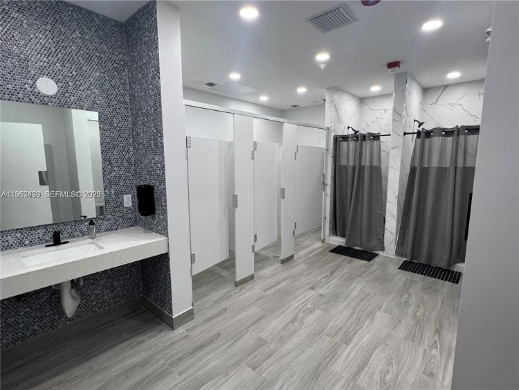 Plaza of the Americas #124 image #20