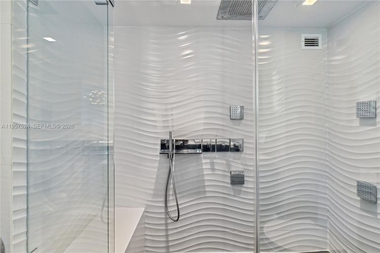 Roney Palace #1234 image #10