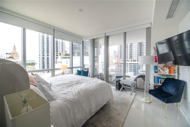 Paramount Miami Worldcenter #811 image #21