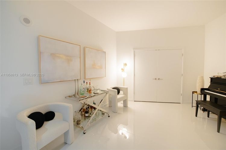 Paramount Miami Worldcenter #811 image #28