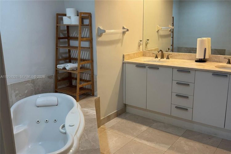 One Fifty One At Biscayne #907 image #6