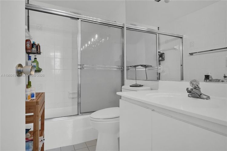 Four Ambassadors #1121 image #11