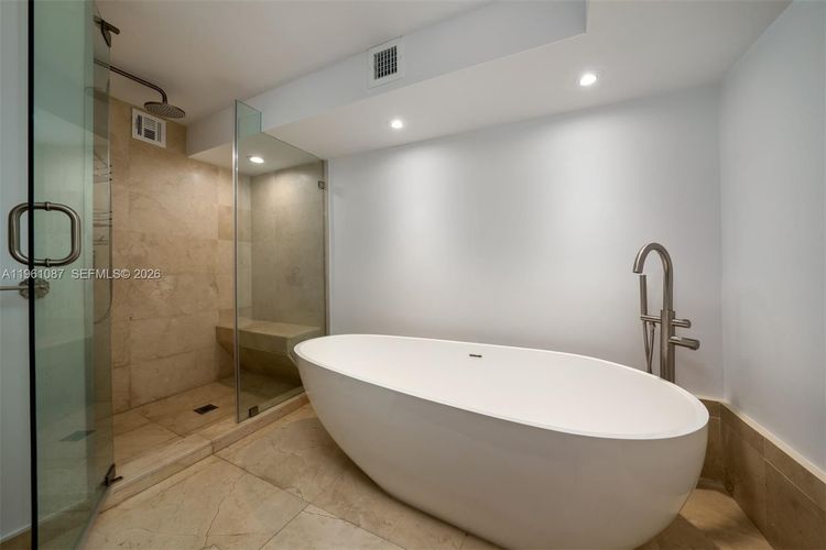 Towers of Key Biscayne #C406 image #19