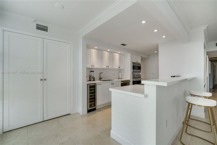 Towers of Key Biscayne #C406 image #23