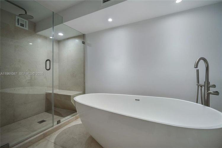 Towers of Key Biscayne #C406 image #27