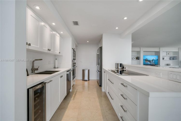 Towers of Key Biscayne #C406 image #9