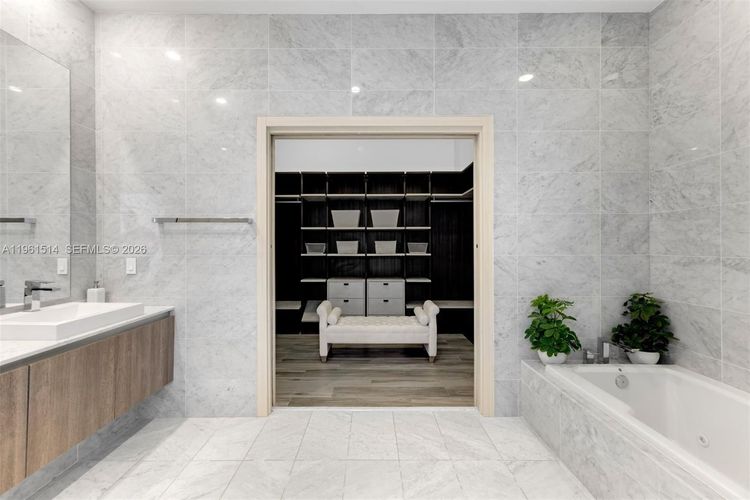 SLS Lux Brickell #5804 image #24