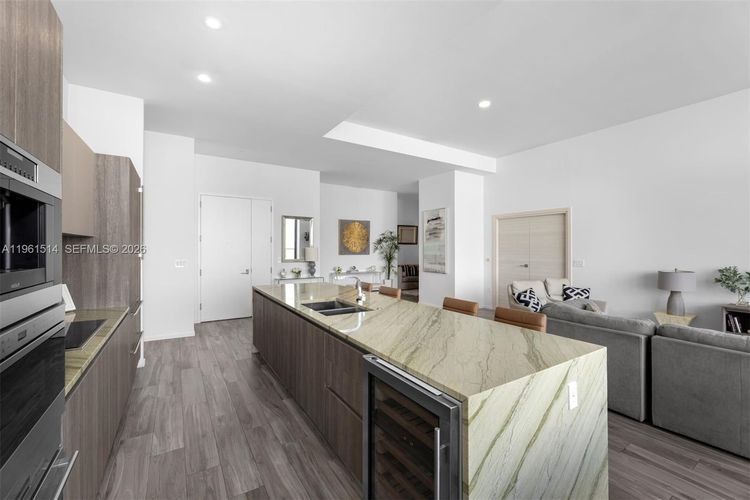 SLS Lux Brickell #5804 image #9