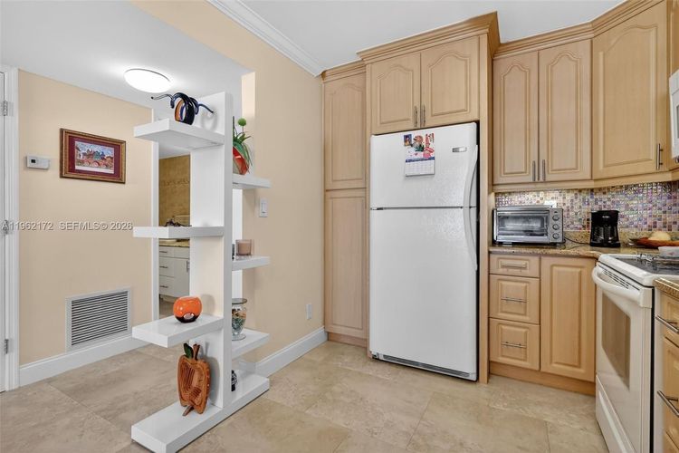 Plaza Towers South #905 image #14