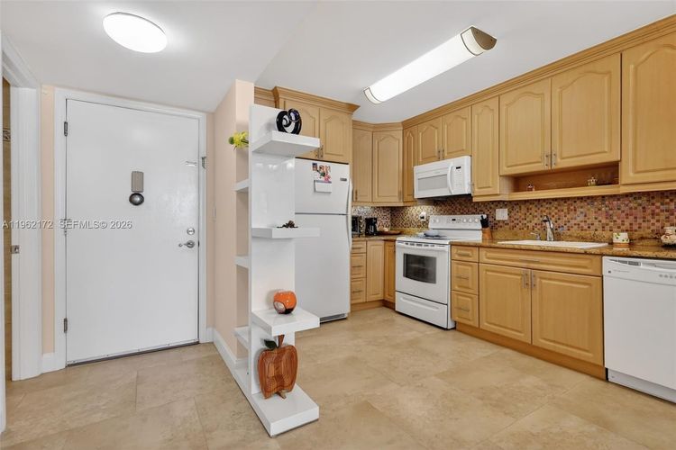 Plaza Towers South #905 image #16