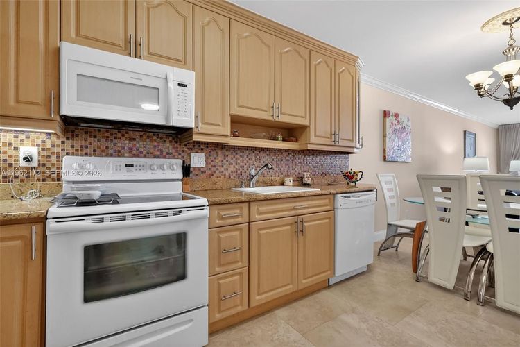 Plaza Towers South #905 image #17