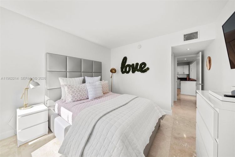 Roney Palace #908 image #15