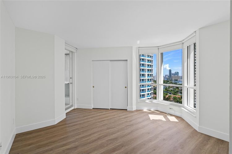 South Tower at the Point #1903 image #15