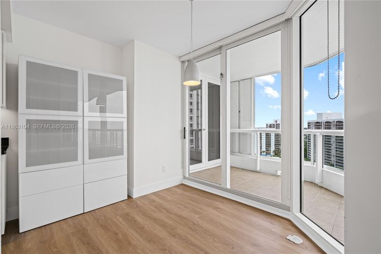 South Tower at the Point #1903 image #16