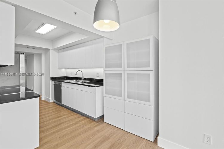 South Tower at the Point #1903 image #18