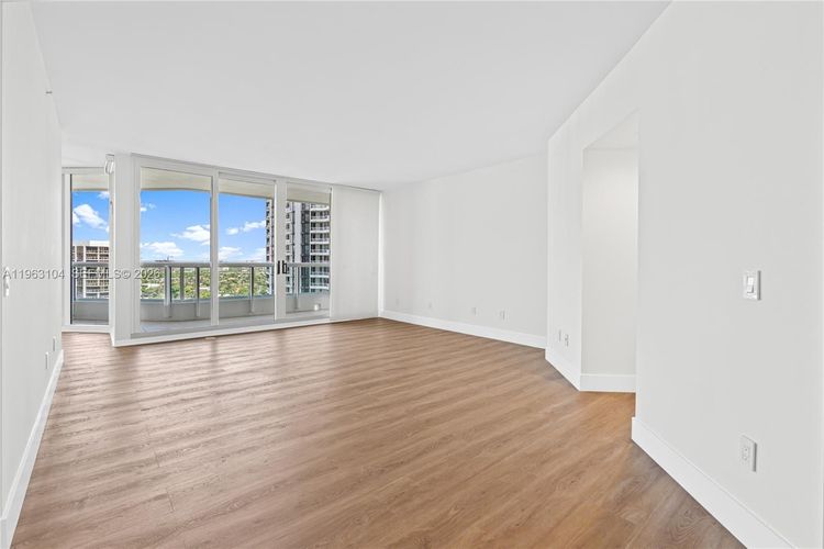 South Tower at the Point #1903 image #22