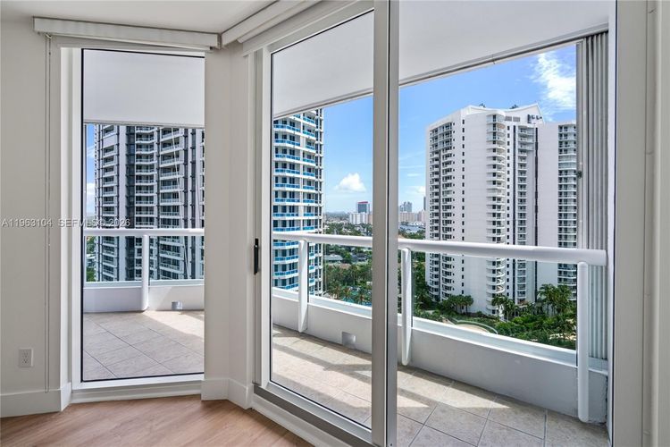 South Tower at the Point #1903 image #24