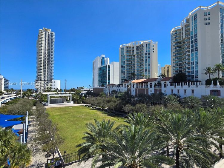 St. Tropez Sunny Isles Beach #TH-205 image #18