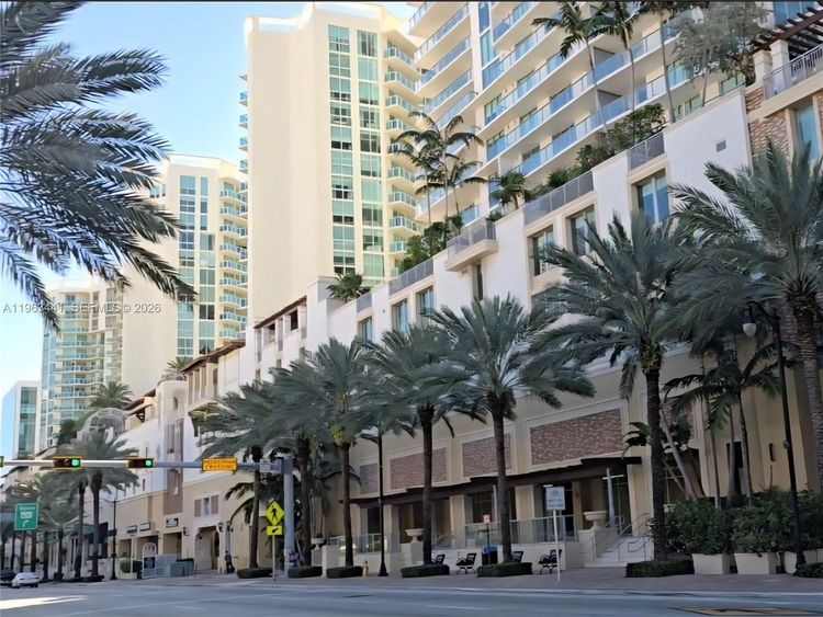 St. Tropez Sunny Isles Beach #TH-205 image #21
