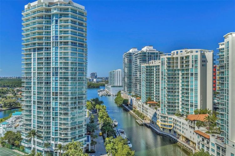 St. Tropez Sunny Isles Beach #TH-205 image #22