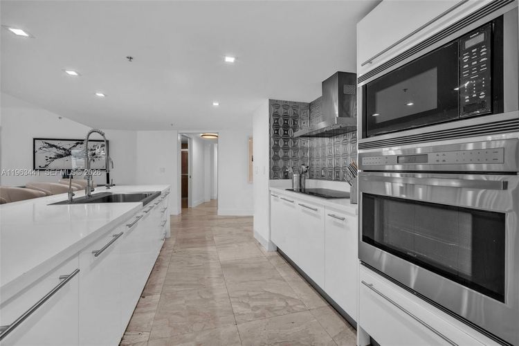 St. Tropez Sunny Isles Beach #TH-205 image #30