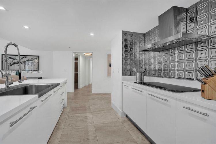 St. Tropez Sunny Isles Beach #TH-205 image #31