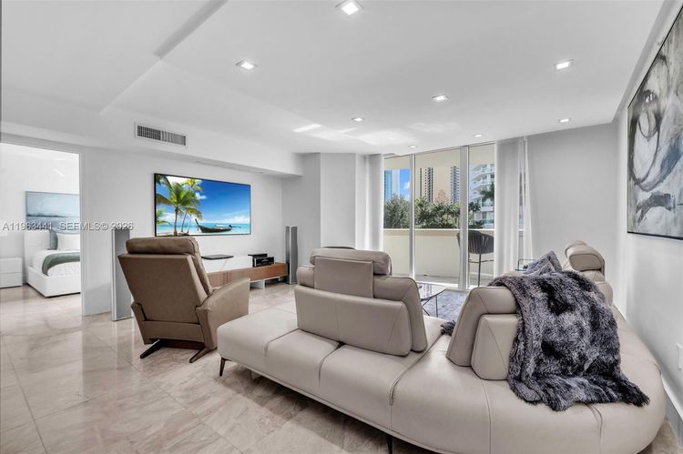 St. Tropez Sunny Isles Beach #TH-205 image #40