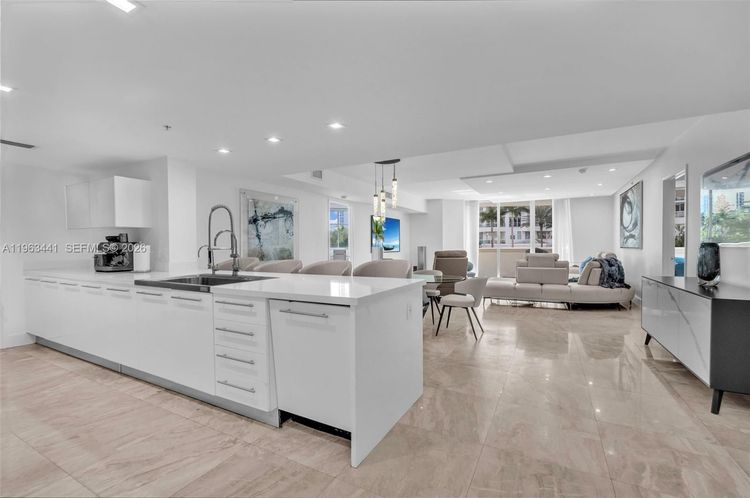 St. Tropez Sunny Isles Beach #TH-205 image #8