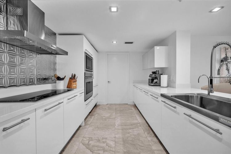 St. Tropez Sunny Isles Beach #TH-205 image #9