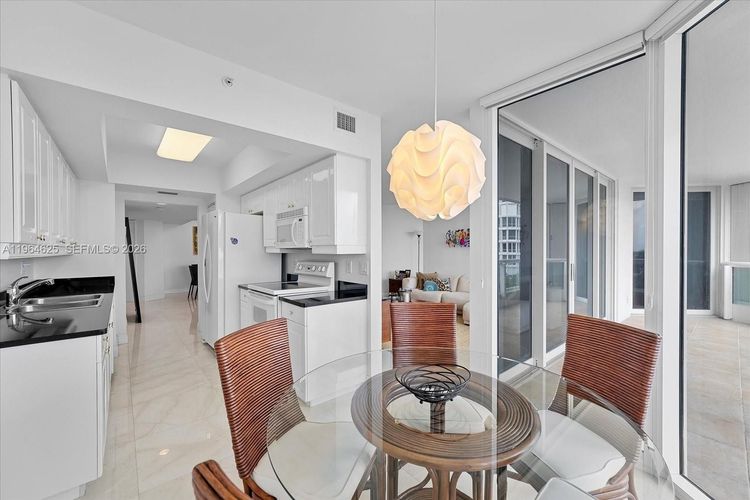 South Tower at the Point #802 image #18