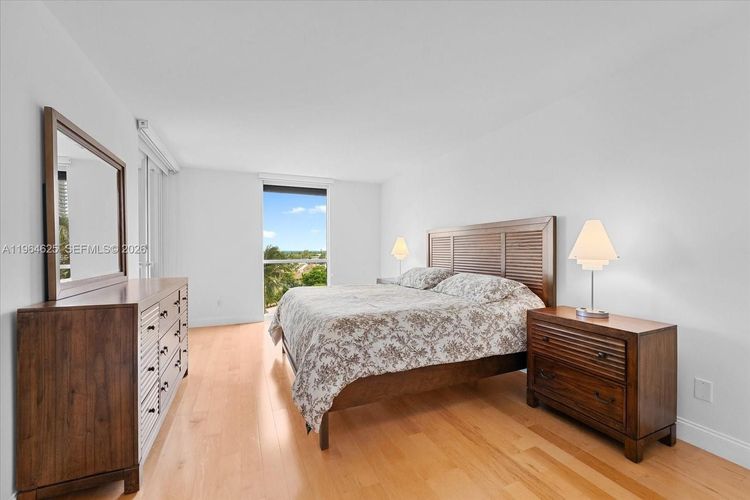 South Tower at the Point #802 image #21