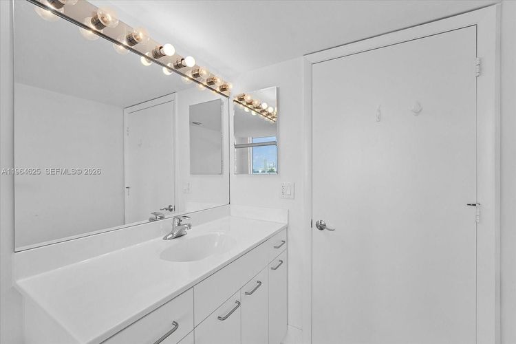 South Tower at the Point #802 image #27