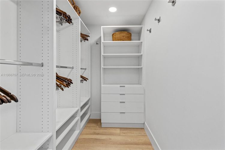 Grand Venetian #501 image #11