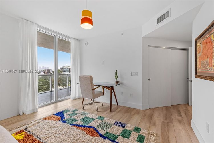 Grand Venetian #501 image #13