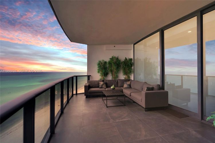 Porsche Design Tower #1605 image #38