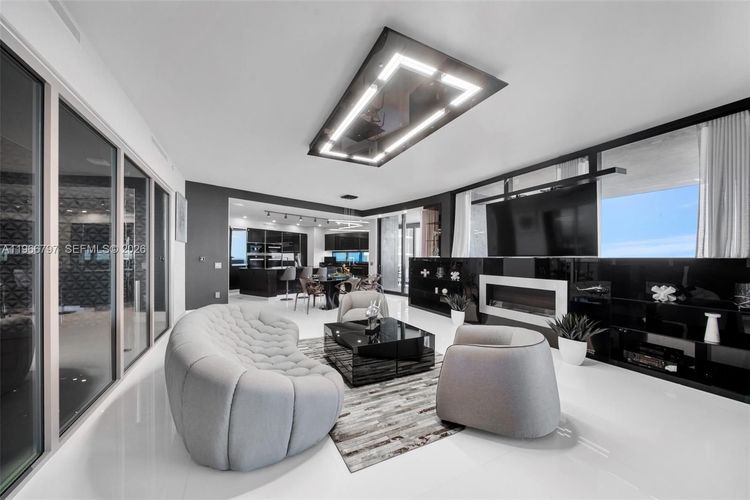Porsche Design Tower #1605 image #6