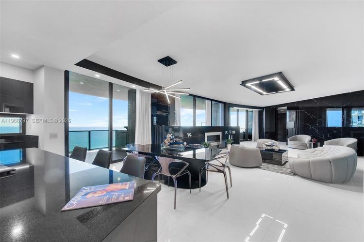Porsche Design Tower #1605 image #8